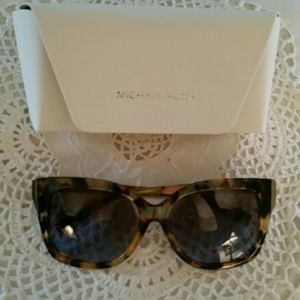 MICHAEL KORS SUN GLASSES