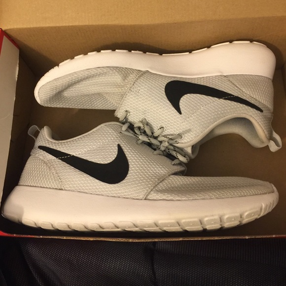 White/Greyish women's Nike Roshes