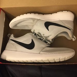 White/Greyish women's Nike Roshes