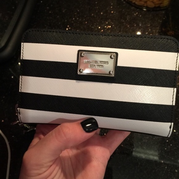 ❌SOLD❌ Michael Kors Wristlet