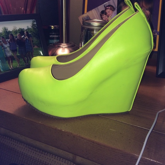 Elle wedge