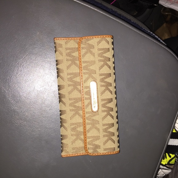 Michael kors wallet