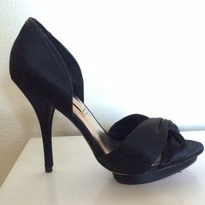 NEW BCBG Maxazria pumps