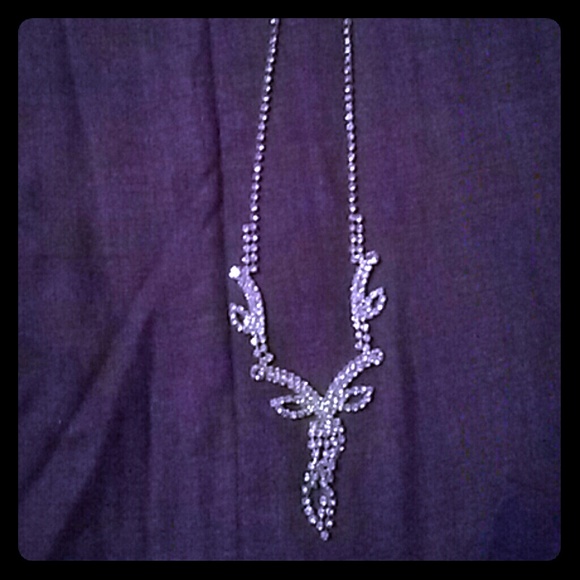 Bow Necklace