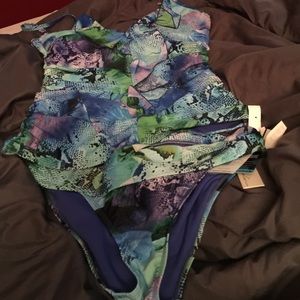 Kenneth Cole 2 piece swim suit
