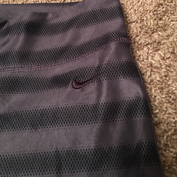 Nike crops - Picture 2 of 3