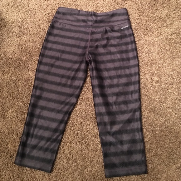 Nike crops - Picture 3 of 3