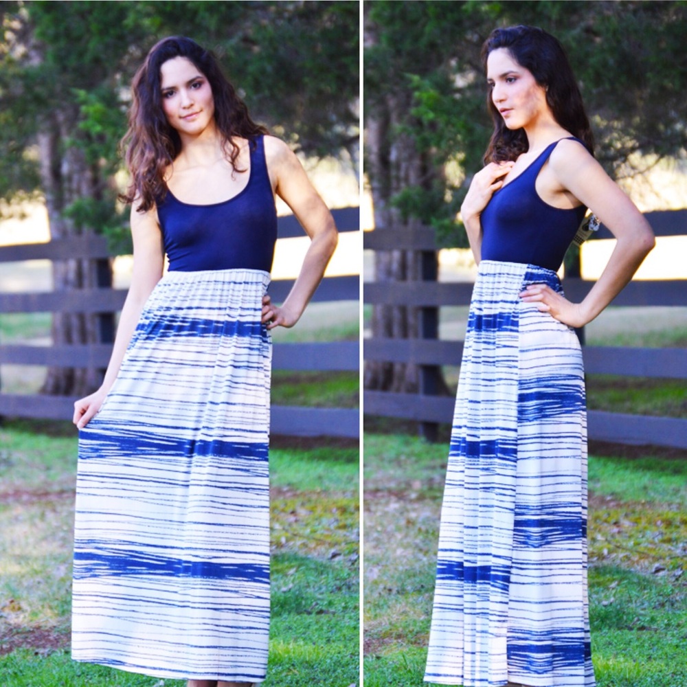 Boutique Blue Ocean Waves Maxi Sleeveless Dress - Picture 2 of 3