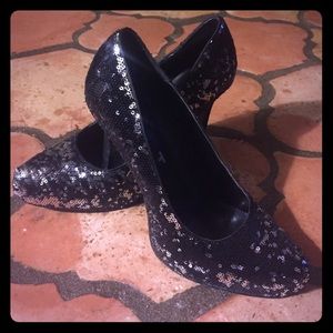 REPORT Sequined back and silver heels. Gorgeous!