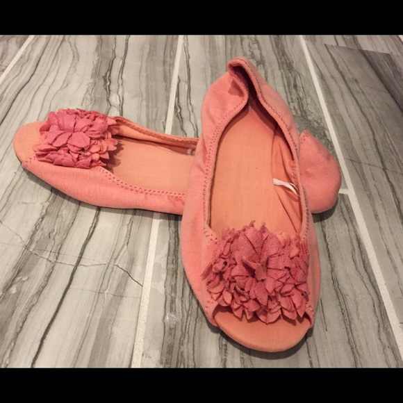 Size 7 New York & Company open-toed flats