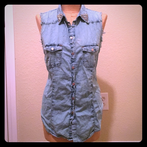 ❌SOLD❌Blue button down shirt with spike detail
