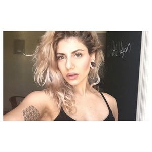 Meet your Posher, Paulina