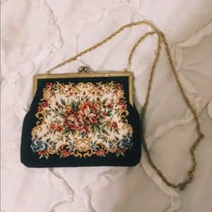 FLORAL CLUTCH SIDE PURSE