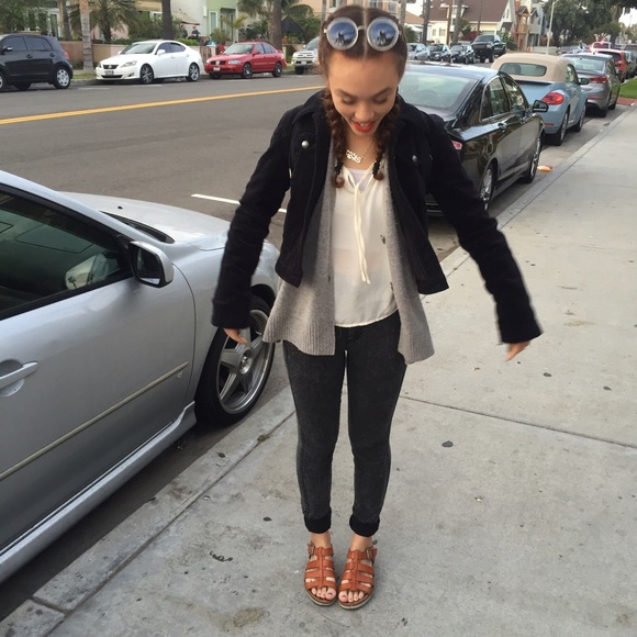 Meet your Posher, Kat - Picture 3 of 3