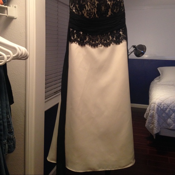 Brand New dress from White House Black Market - Picture 3 of 4
