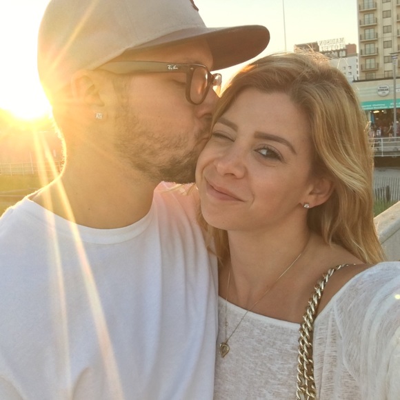 Hi! I hope you enjoy my closet! 💕 - Picture 2 of 3