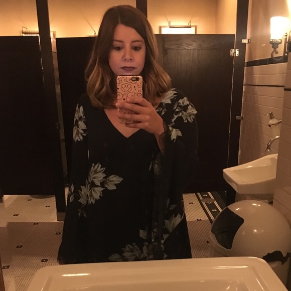 Hi! I hope you enjoy my closet! 💕 - Picture 3 of 3