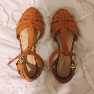 CUTE SIZE 6.5 BAMBOO SANDALS