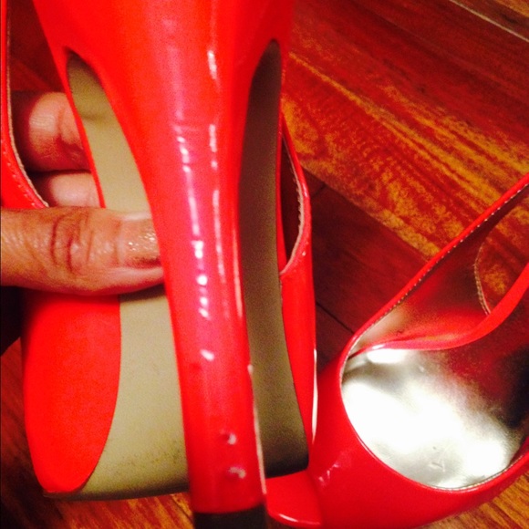 Guess Platform Heels - Picture 3 of 3