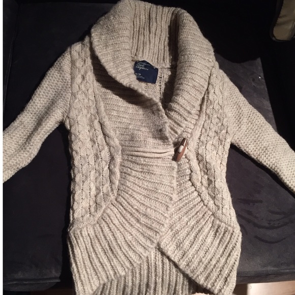 🚫SOLD🚫 CLEARANCE! Chunky AEO cable knit cardigan - Picture 2 of 4