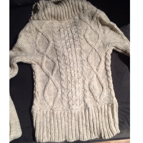 🚫SOLD🚫 CLEARANCE! Chunky AEO cable knit cardigan - Picture 4 of 4
