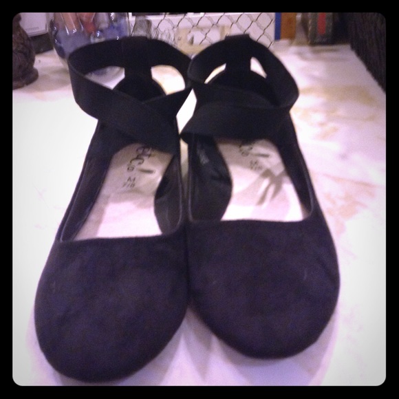 Black ballet flats