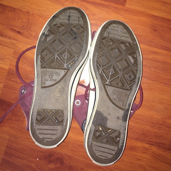 Maroon converse