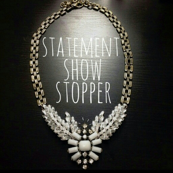 Jewelry | Statement wings necklace - Picture 2 of 3