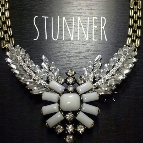 Jewelry | Statement wings necklace - Picture 3 of 3
