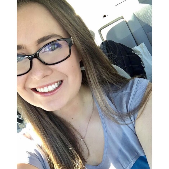 Meet Your Posher, Allison 💕 - Picture 3 of 5