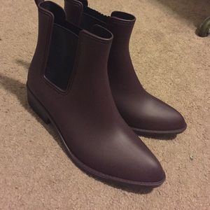 Maroon ankle rain boots