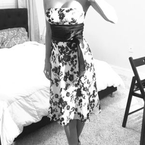 Strapless White House|Black Market floral dress