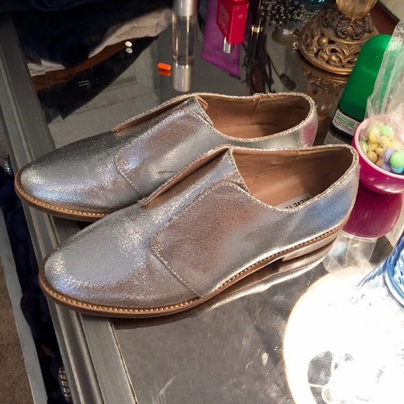 Steve Madden Limited Edition Metallic Shoes - Picture 3 of 4