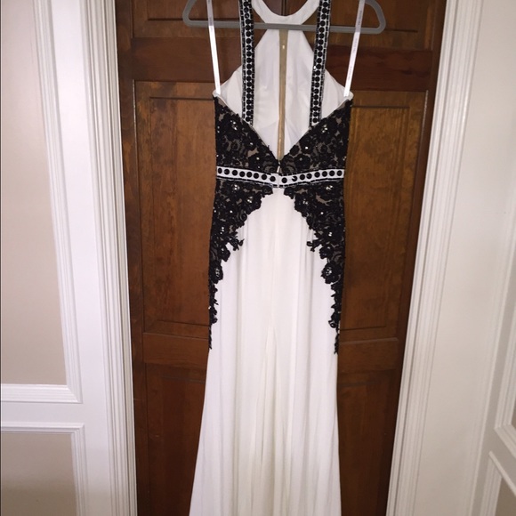 Elegant white and black Sherri Hill dress - Picture 2 of 6