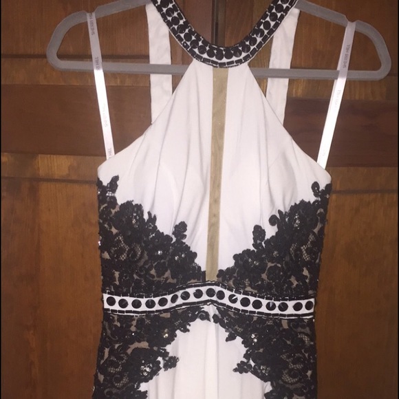 Elegant white and black Sherri Hill dress - Picture 3 of 6