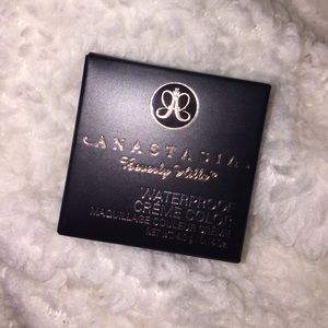 Anastasia Sable Waterproof Creme Colour