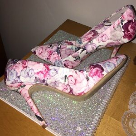 floral pumps by Elle