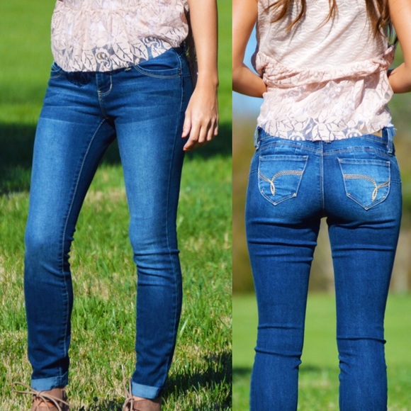 Boutique Walk On The Beach Skinny Cuffed Jeans