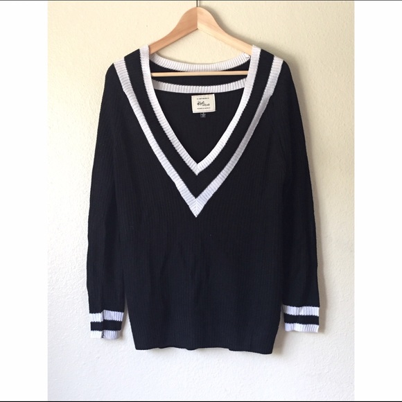 Sweaters / loose fit / small size