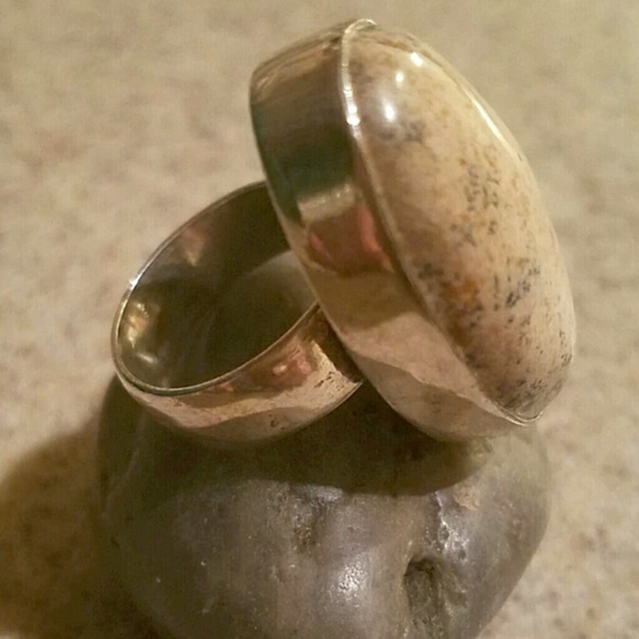 Jewelry- Ring - Picture 2 of 2