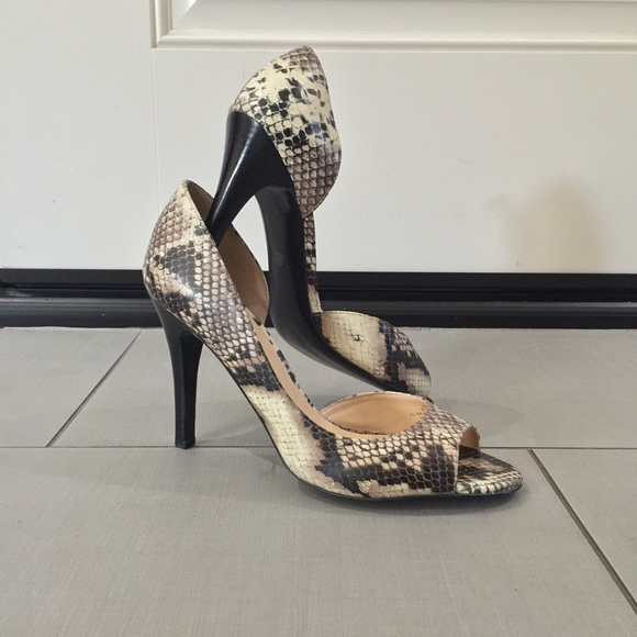 Heels - Picture 4 of 4