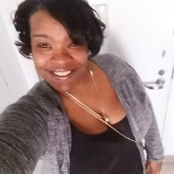 Meet your Posher, Dianna - Picture 1 of 1