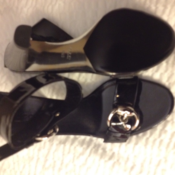 Authentic Gucci Patent Leather Sandals - Picture 1 of 3