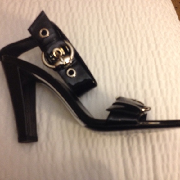 Authentic Gucci Patent Leather Sandals - Picture 2 of 3