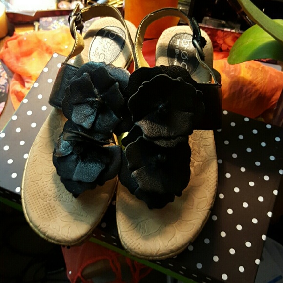 BORN  LEATHER PLATFORM SANDALS W/ LEATHER FLOWERS