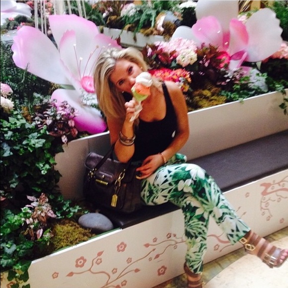 Vince Camuto Tropical palm print pants🌴🍃