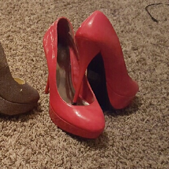 Heels - Picture 2 of 2
