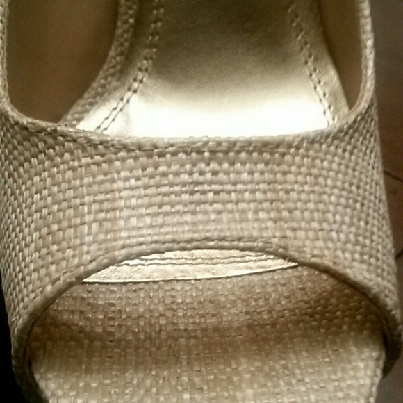 Shoe - Picture 2 of 4