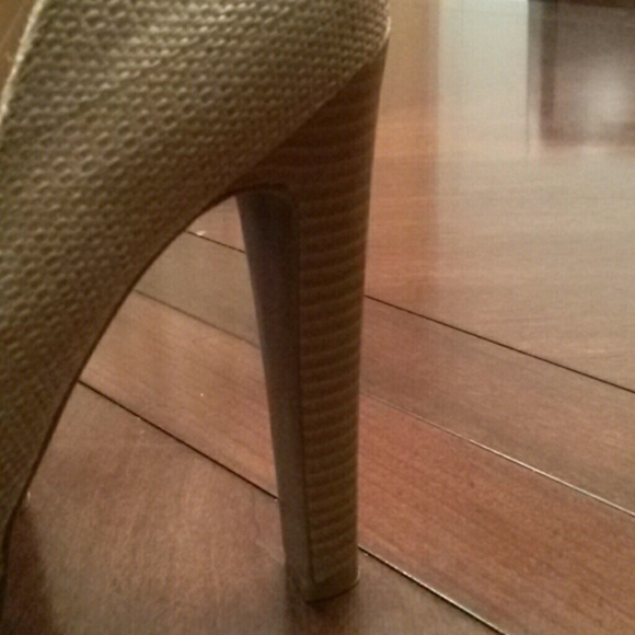 Shoe - Picture 4 of 4