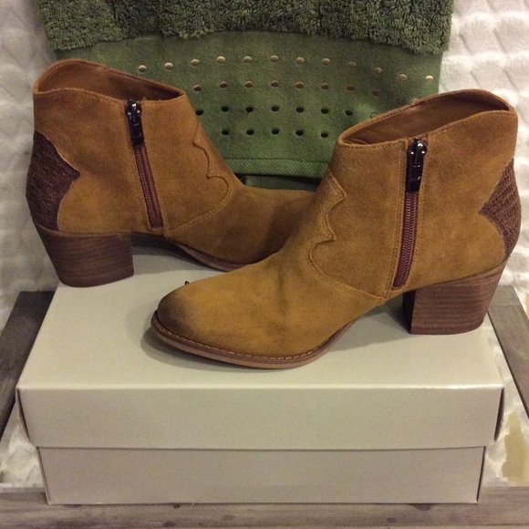 🚫SOLD🚫Marc Fisher Suede Ankle Boots